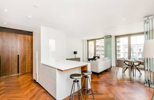 Nine Elms Apartment | New Weekly and Monthly Discounts River View Luxury Penthouse!