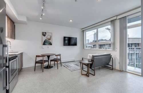 West End Apartment | NEW West End Studio-Pet Allowed@ 1170 Barclay in cool Vancouver with WiFi