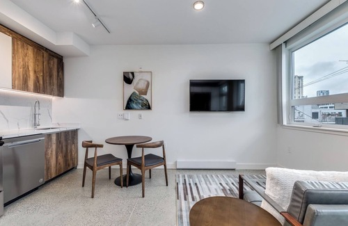 West End Apartment | NEW West End Studio-Pet Allowed@ 1170 Barclay in cool Vancouver with WiFi