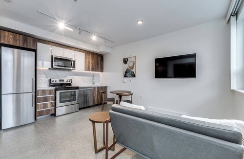 West End Apartment | NEW West End Studio-Pet Allowed@ 1170 Barclay in cool Vancouver with WiFi