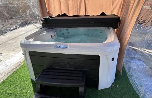 Gages Lake House | New year fun-Near Lake Navy Hot Tub King Bed
