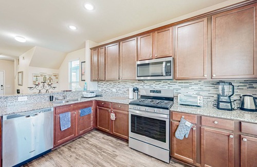 Houston House | Newer suburban home in Spring w/fenced yard, great for remote work-Dogs ok