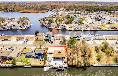 Lanoka Harbor House | Newley updated Waterfront beach house