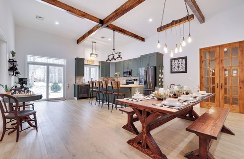 Jim Thorpe House | Newly Built Barndominium w/Golf Sim, Hot Tub, Firepit, Minutes to Jim Thorpe!
