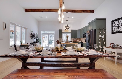 Jim Thorpe House | Newly Built Barndominium w/Golf Sim, Hot Tub, Firepit, Minutes to Jim Thorpe!