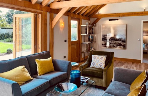 Longparish House | Newly Built Contemporary Oak Framed Two Bedroom House - Pure Luxury!
