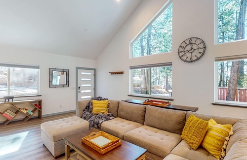 Alta House | Newly-built duplex in Sierra Mountains, hot tub