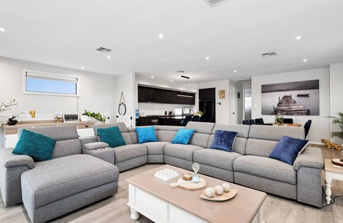 Mannum House | NEWLY BUILT END OF 2024, THIS SPACIOUS RIVER HOME COMFORTABLY ACCOMMODATES 13