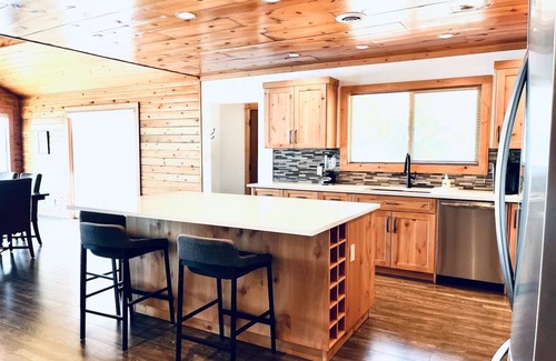 Squilax House | NEWLY LISTED: 4 BEDROOM WATERFRONT PROPERTY