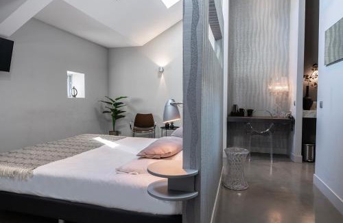 Oss House | Newly Refreshed Weaving Mill Stay Free Parking