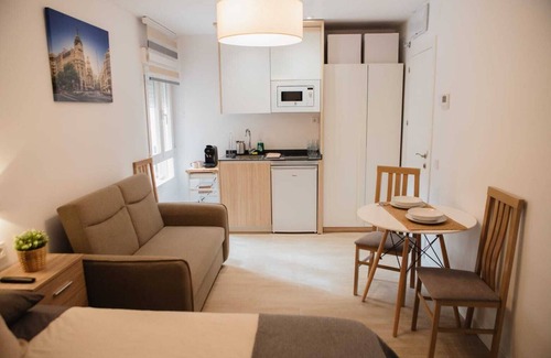 Carabanchel Apartment | Newly refurbished luxury suite with kitchen