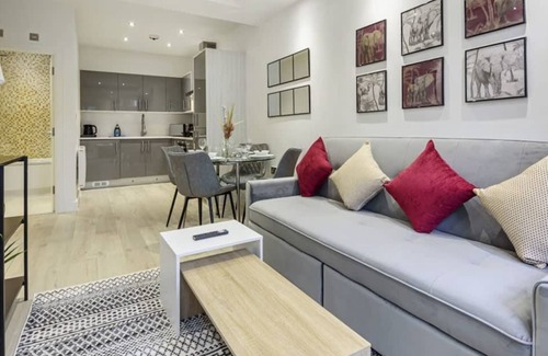 Rushmoor District Apartment | Newly Refurbished Superior 1 Bed 1 Bath Apartment