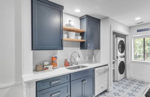 Hilton Head Condo | Newly Renovated Poolside Condo – Steps from Beach, Coligny, Park