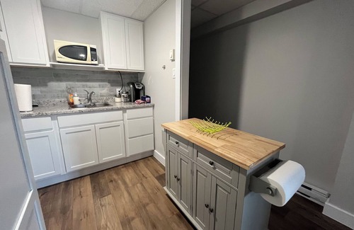 Shoal Harbour Apartment | Newly renovated 1 bedroom ground floor apartment