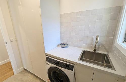 Mornington House | Newly renovated 4 mins from beach and main street
