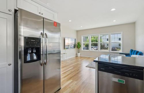 Lyn-Lake House | Newly Renovated 5BD 4BA Home near Downtown