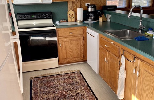 Saybrook Manor Cottage | Newly Renovated Beach Cottage in Old Saybrook CT - AIR CONDITIONED - ACADEMIC