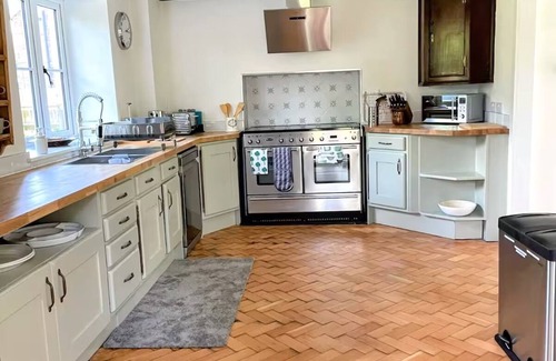 Talybont-on-Usk House | Newly renovated cottage & great location! Space for 10