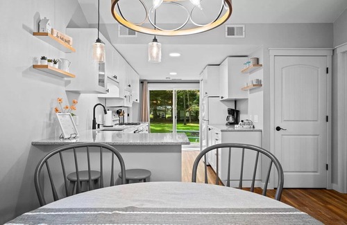 Baldwin House | Newly Renovated Cottage on Wolf Lake