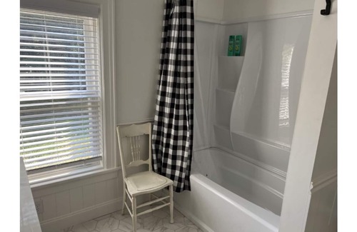 Jefferson Other | Newly Renovated Country Farmhouse. Great room, Large kitchen, Bright 3 bd/2.5 ba