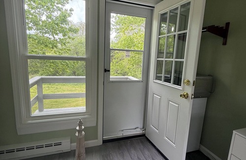Boothbay Cabin | Newly Renovated Cozy Cove Cabin at White Anchor Inn
