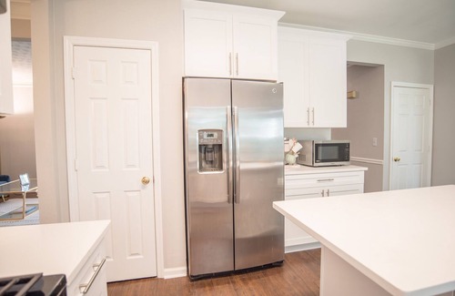 Johns Creek House | Newly Renovated, Cozy, and Modern 4 Bedroom House