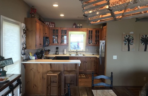 Westminster House | NEWLY RENOVATED DECK! Private lakefront home minutes from Clemson; private dock