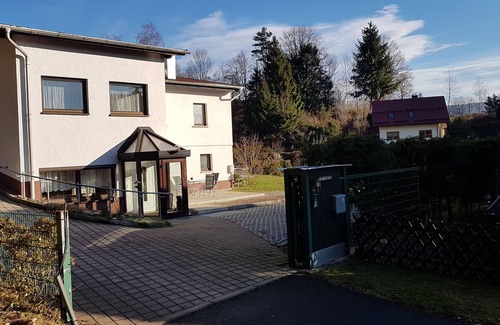 Zella-Mehlis House | Newly renovated holiday home Matthes