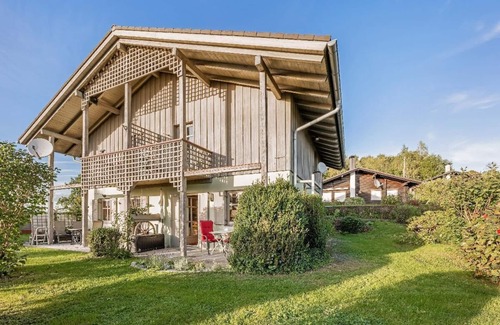 Haus im Wald Apartment | Newly renovated semi-detached house (80 sqm) with terrace and small garden