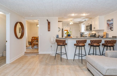 Geneva House | Newly Renovated | Sleeps 8 | Walk to Seneca Lake
