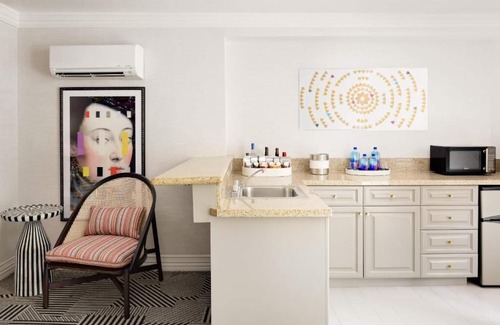 Tri-West Hotel | Newly-renovated luxury suites w/kitchenette & balcony! Close to Beverly Hills