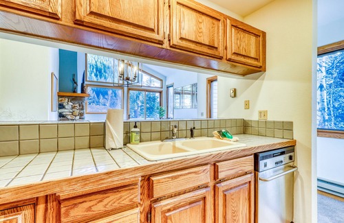 Warm Springs Condo | Newly-updated Warm Springs condo w/ski & mountain views - Dogs ok