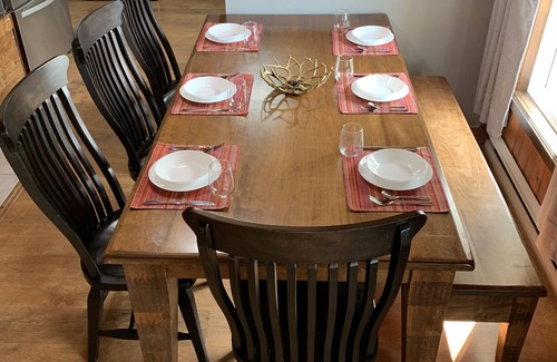 Chisholm Cottage | NEWLY Updated - Welcome to Drake’s Landing at Wasi Lake