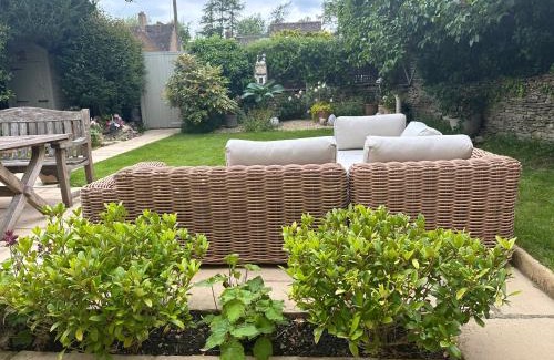 Burford House | Newmans Cottage