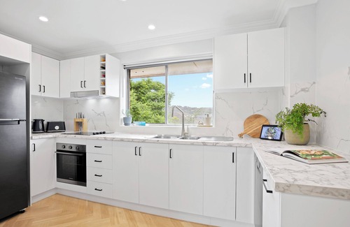 Newport Apartment | Newport Apartment w/water views