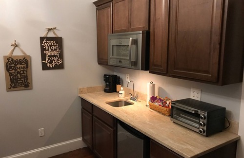 Newport Apartment | NEWPORT INN #4 - NO CLEANING FEES! FREE PARKING! WALK TO GAMES AND CONCERTS!