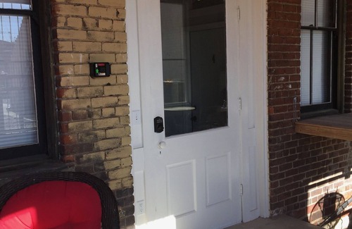 Newport Apartment | NEWPORT INN #4 - NO CLEANING FEES! FREE PARKING! WALK TO GAMES AND CONCERTS!