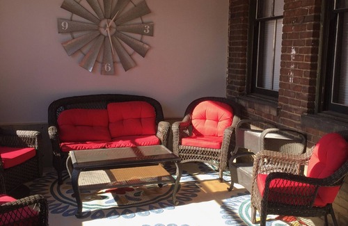 Newport Apartment | NEWPORT INN #4 - NO CLEANING FEES! FREE PARKING! WALK TO GAMES AND CONCERTS!