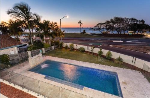 Newport House | Newport Luxury House with Pool - 4 Bedrooms