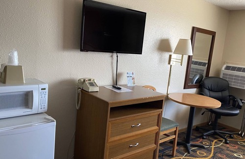 Newton Hotel | Newton Inn In Newton, KS