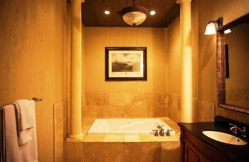 Lewiston Hotel | Niagara Crossing Hotel & Spa