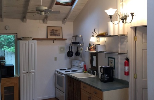 Youngstown Cottage | Niagara Falls - Cottage near Niagara Falls NY