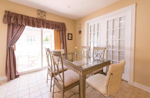 Glendale House | Niagara On The Green Escape