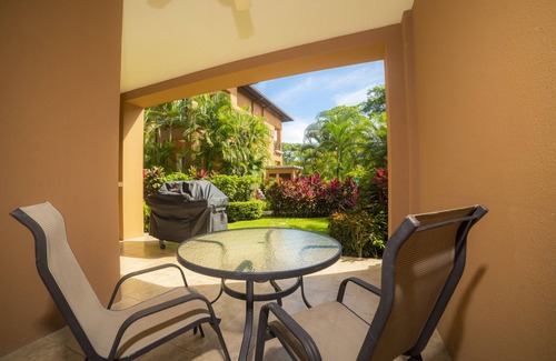 Herradura Condo | Nice 2 bedroom steps away from the pool pet friendly