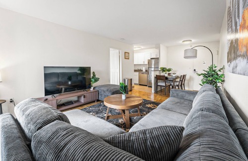 North Brookline Apartment | Nice 2bd/1.5ba Next to BU 7848