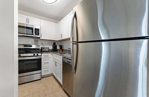 North Brookline Apartment | Nice 2bd/1.5ba Next to BU 7848