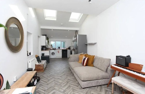 Newport House | Nice and clean house with terrace and garden