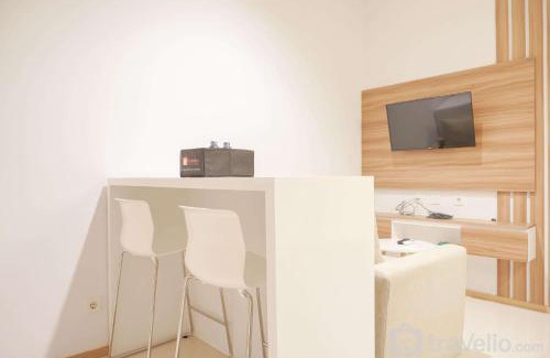 Mampang Prapatan Apartment | Nice and Comfort 1BR at 25th Floor Samara Suites Apartment By Travelio