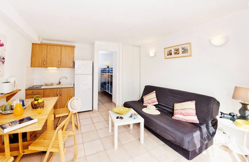 Les Bormettes Apartment | Nice apartment 6 pers. 250 m from BEACH with HEATED SWIMMING POOL and TENNIS (7)
