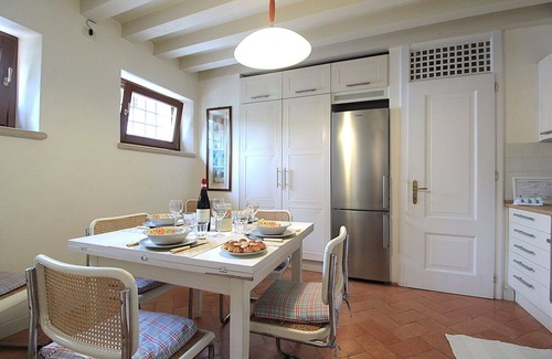 Colognola ai Colli Apartment | Nice apartment for 5 guests with WIFI, pool, A/C, TV and parking, close to Verona